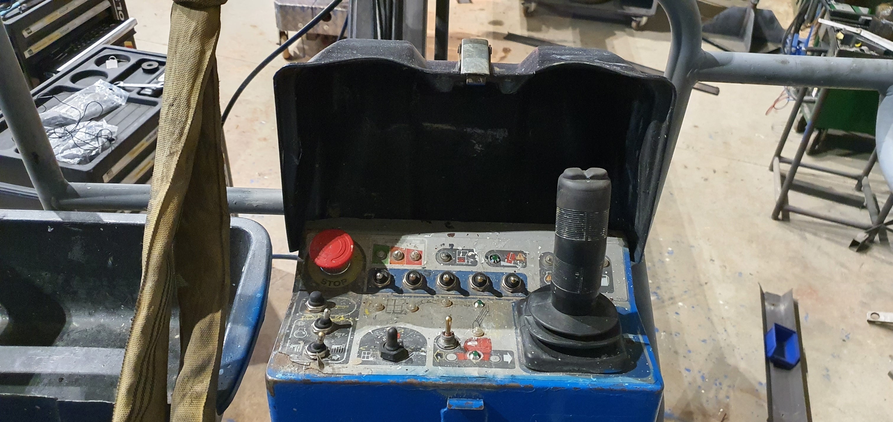 Bedienpult Arbeitsbühne